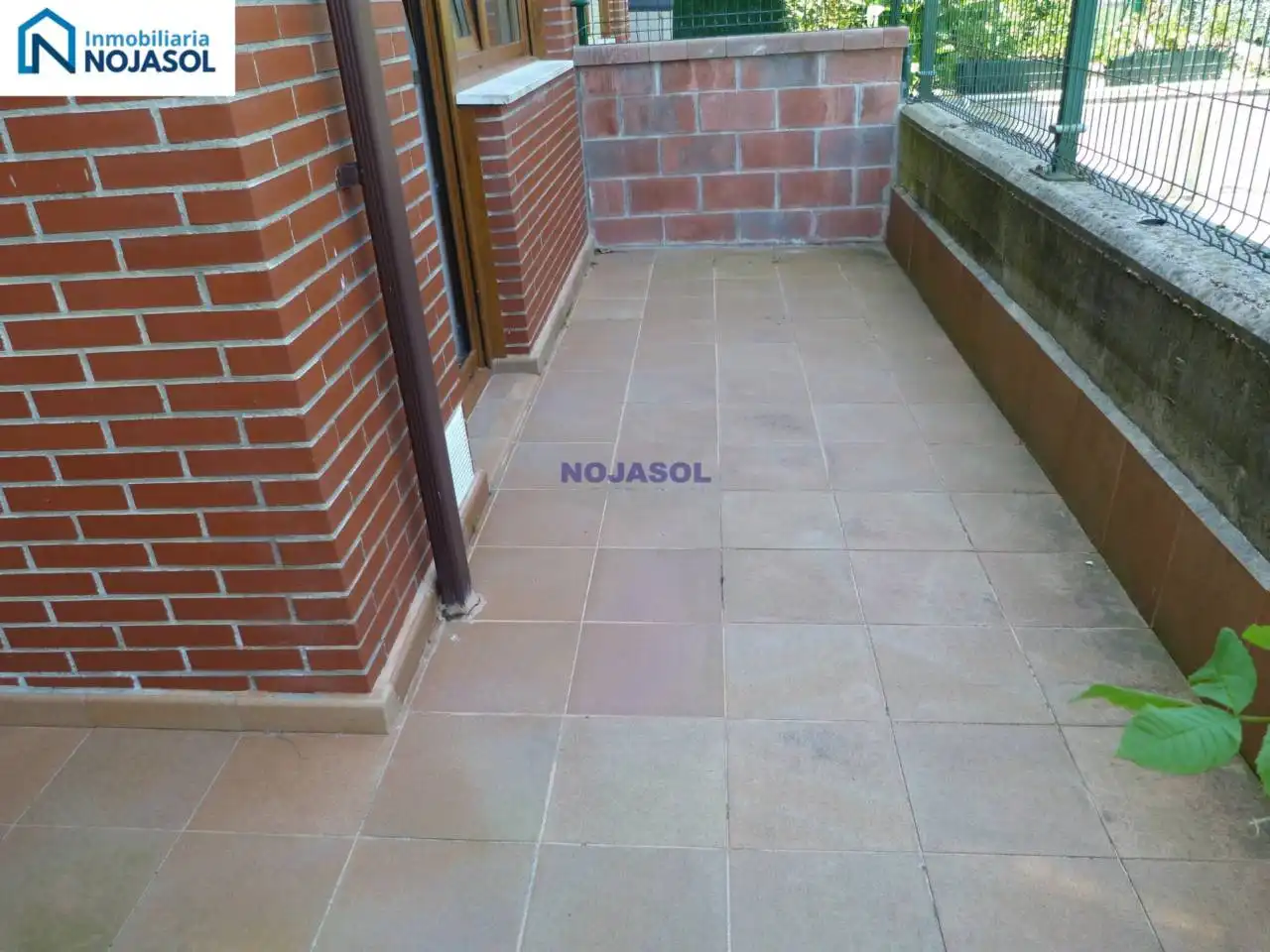 Terrasse von Einfamilien-Reihenhaus zum Verkauf in Bareyo mit Heizung, Terrasse und Möbliert