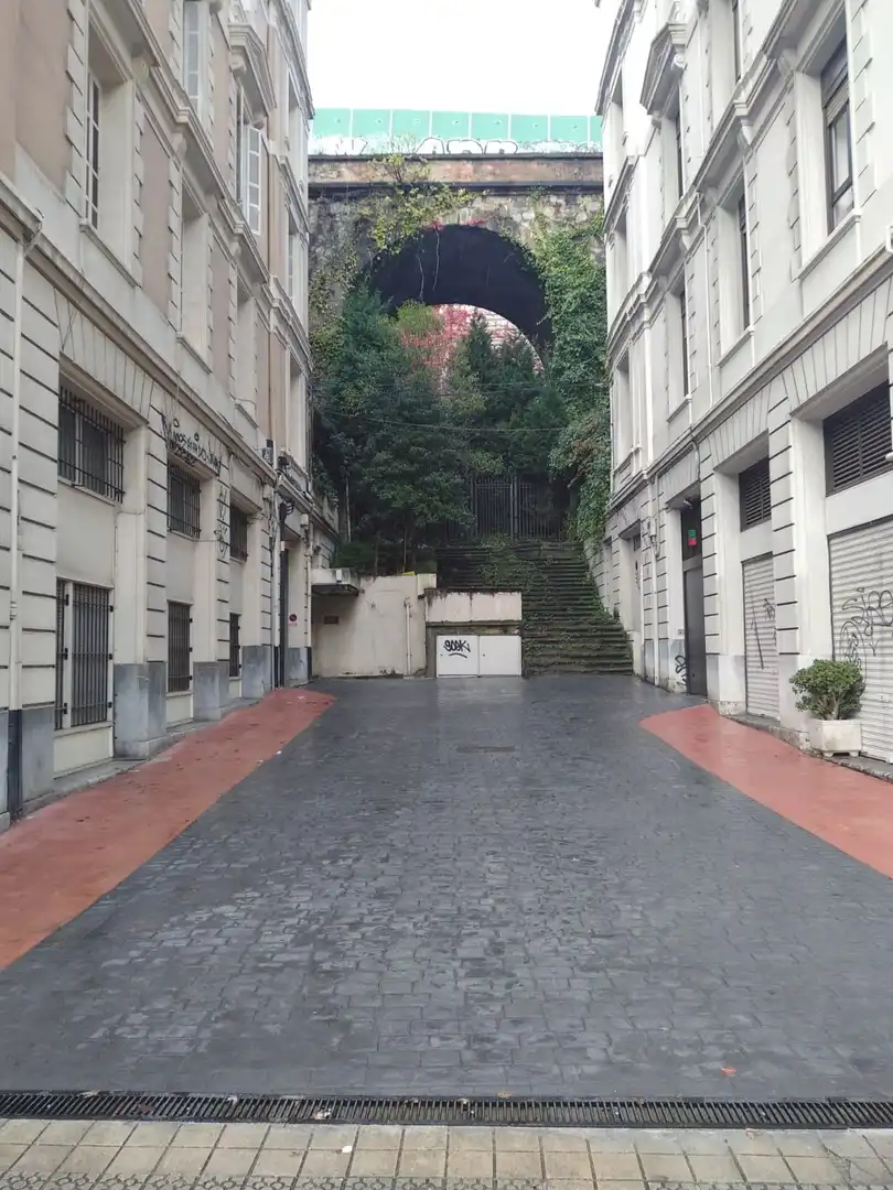 Vista exterior de Estudi en venda en Bilbao 