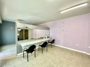 Business premises for sale in Avenida SANTA COLOMA