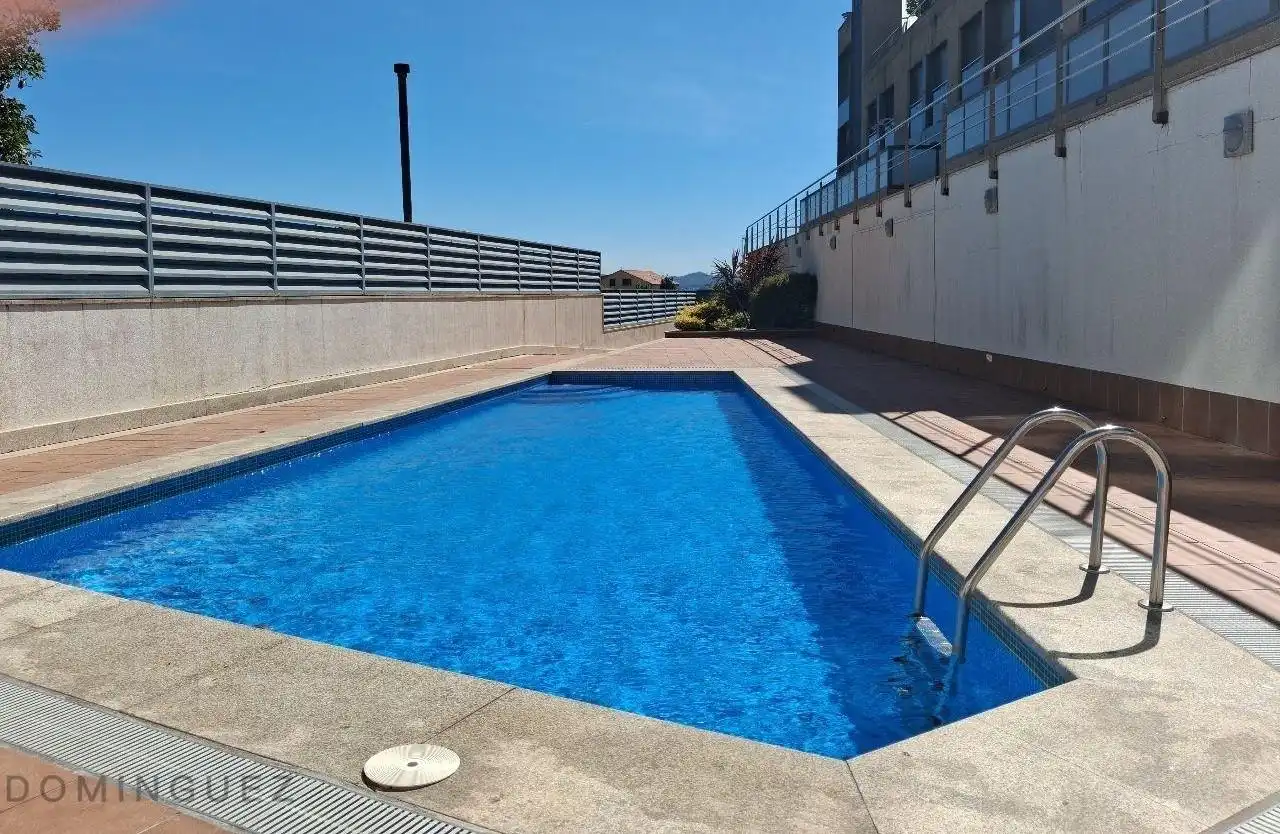 Schwimmbecken von Wohnung zum Verkauf in A Illa de Arousa  mit Heizung, Abstellraum und Schwimmbad