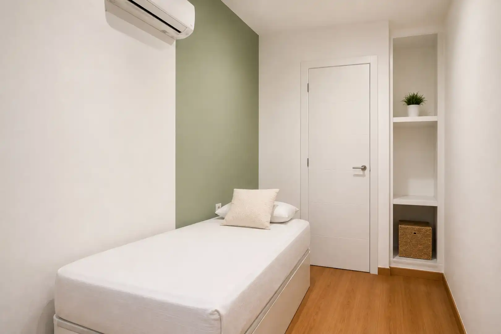Schlafzimmer von Wohnung zur untervermieten in Mataró mit Klimaanlage, Parkett und Möbliert