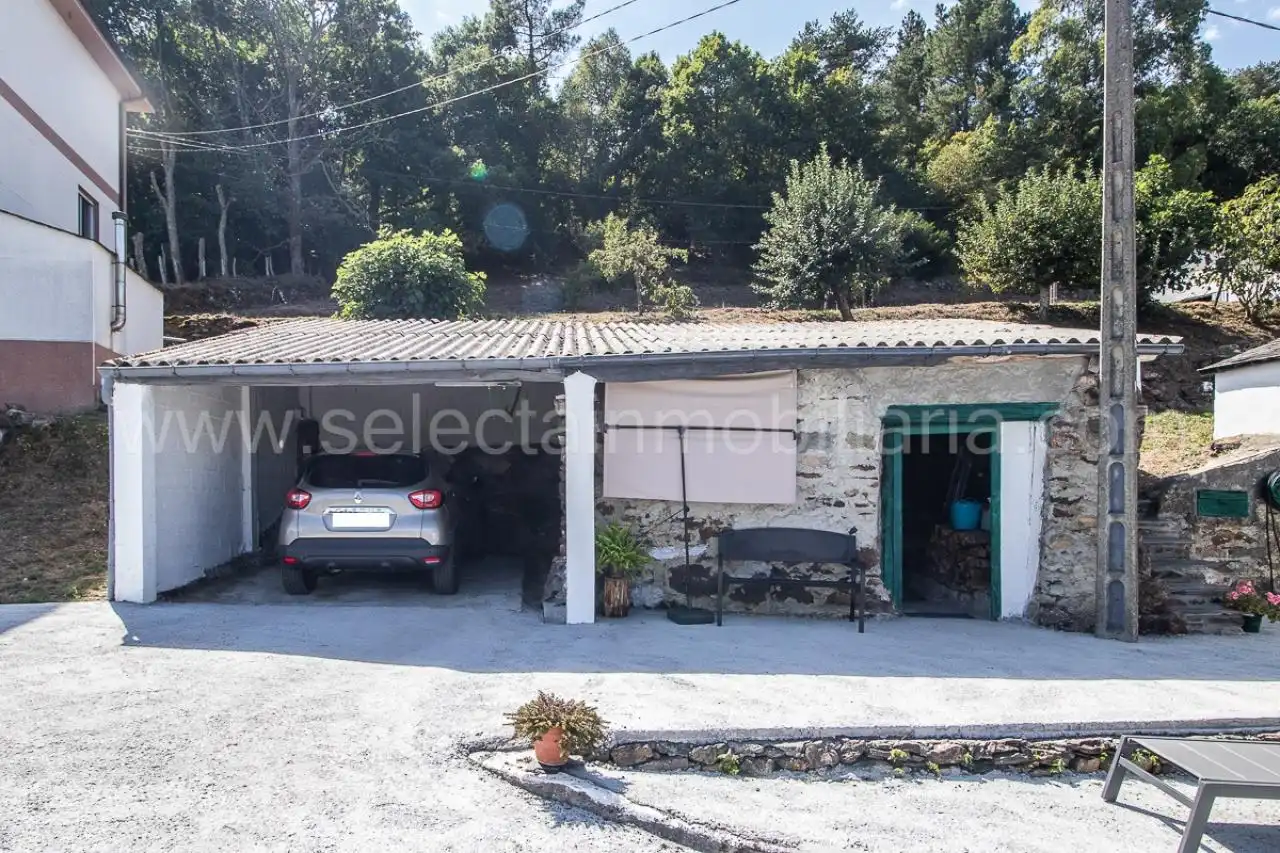 Vista exterior de Casa o xalet en venda en San Martín de Oscos amb Calefacció, Jardí privat i Terrassa