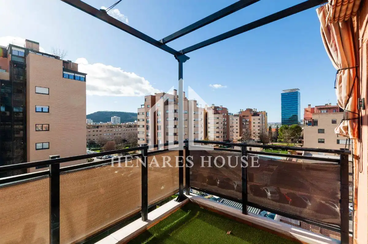 Terrassa de Àtic en venda en Alcalá de Henares amb Aire condicionat, Calefacció i Jardí privat