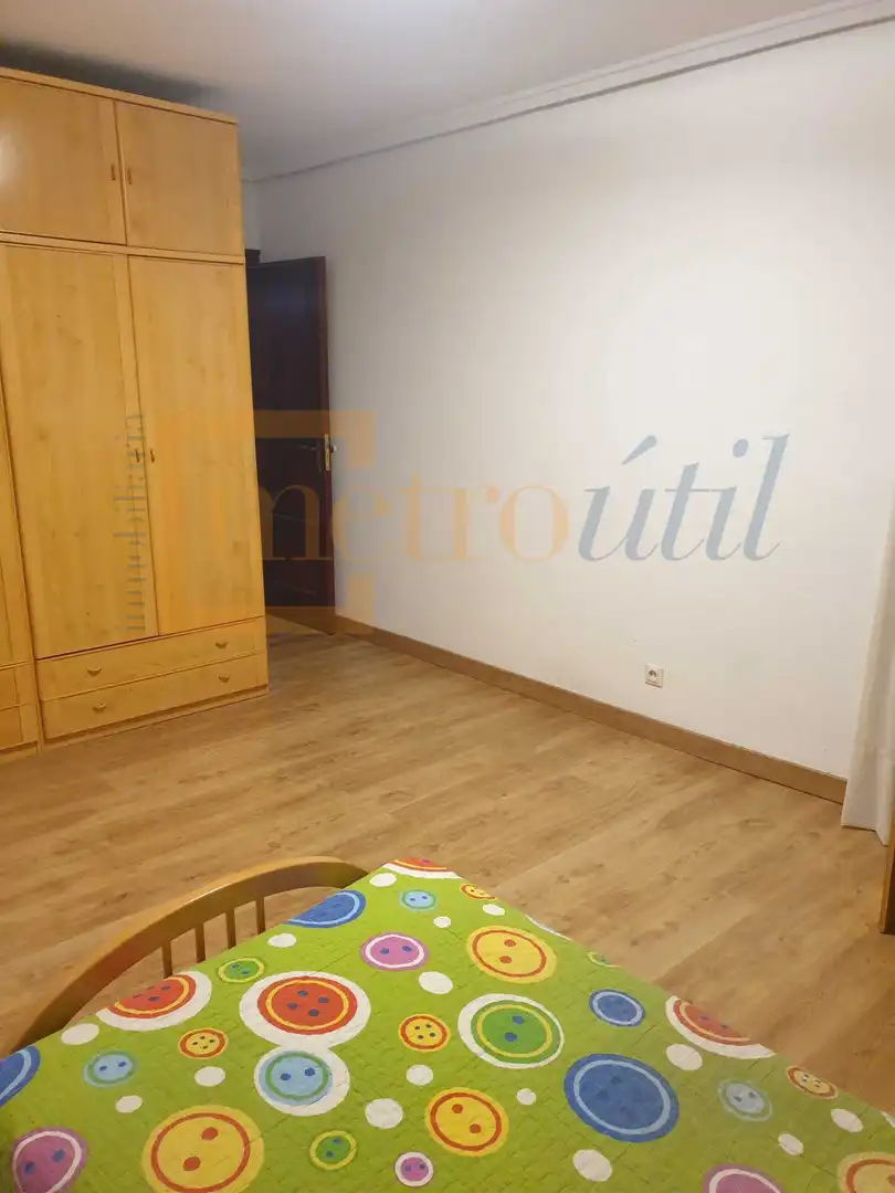 Bedroom of Flat for rent in Salamanca  with Heating, Parquet flooring and Furnished