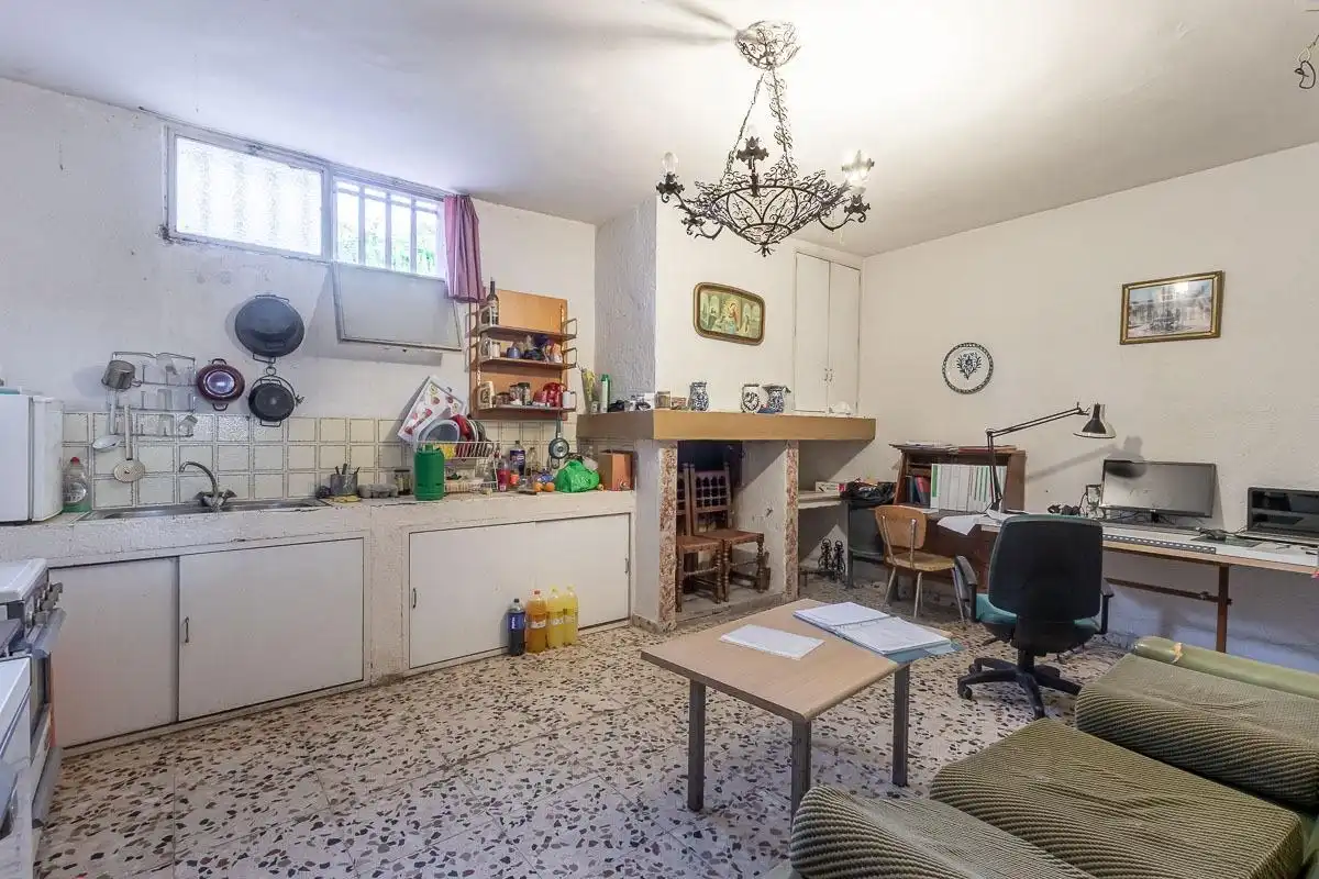 Cuina de Casa o xalet en venda en Granada amb Jardí privat, Terrassa i Piscina