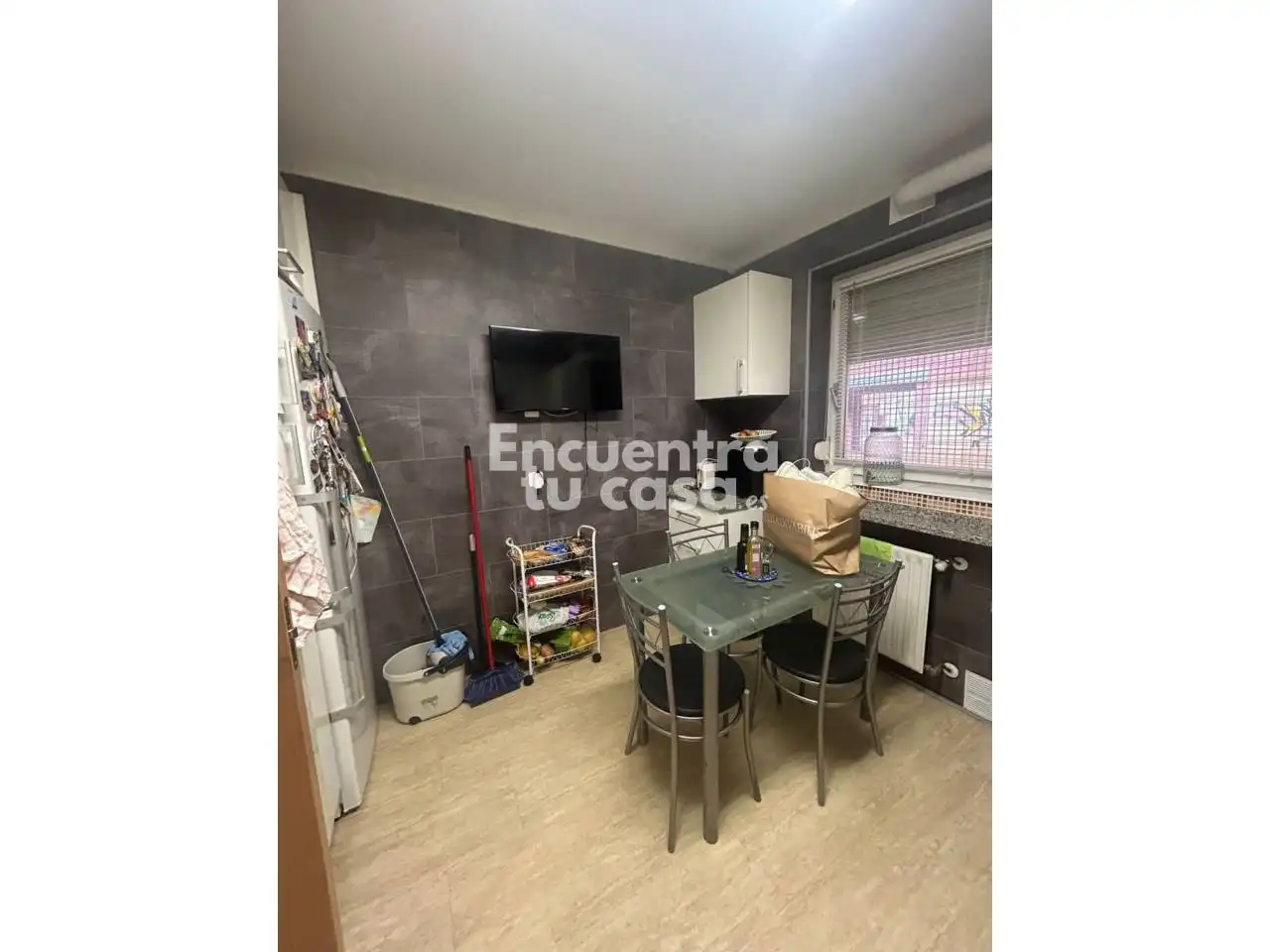 Habitación de Piso en venta en Vitoria - Gasteiz con Calefacción, Trastero y Amueblado