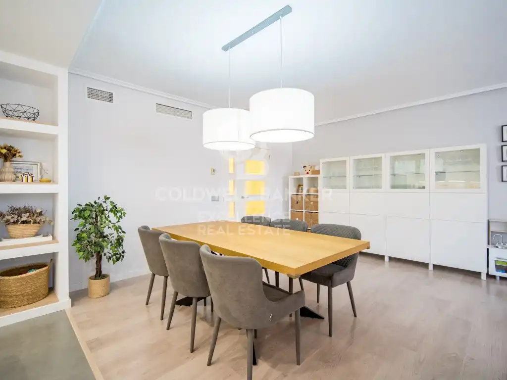 Dining room of Flat for sale in Valencia  with Air Conditioner, Terrace and Community pool