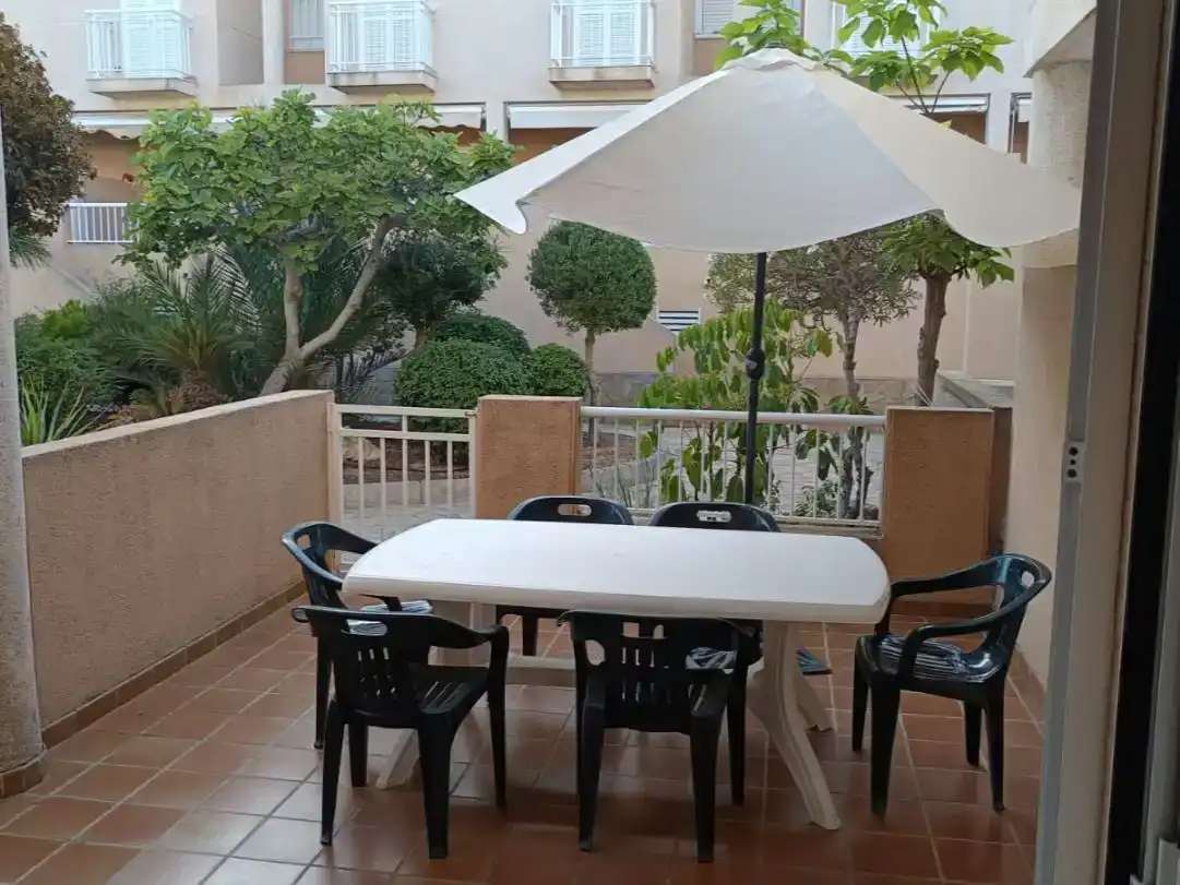 Terraza de Dúplex de alquiler en Garrucha con Aire acondicionado, Piscina y Amueblado