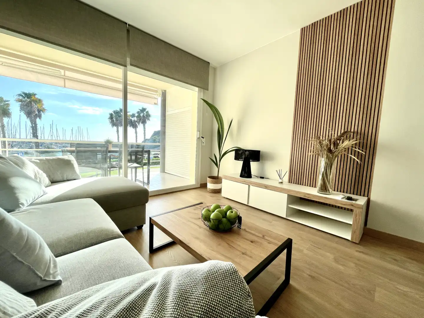 Sala d'estar de Dúplex de lloguer en Sitges amb Aire condicionat, Calefacció i Jardí privat