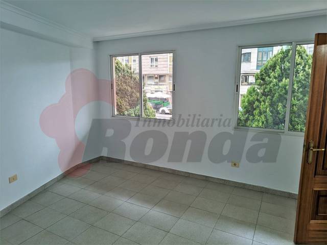 Local comercial en Alquiler en Residencia - Abella