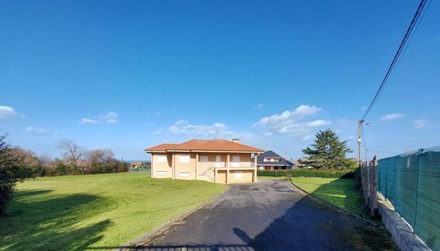 Casa-chalet en Venta en Cabueñes