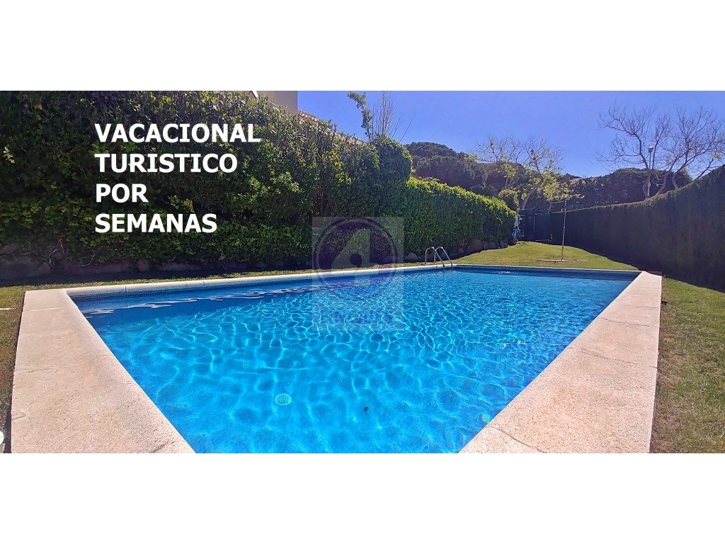 Piscina de Pis de lloguer en Castell-Platja d'Aro amb Piscina i Moblat