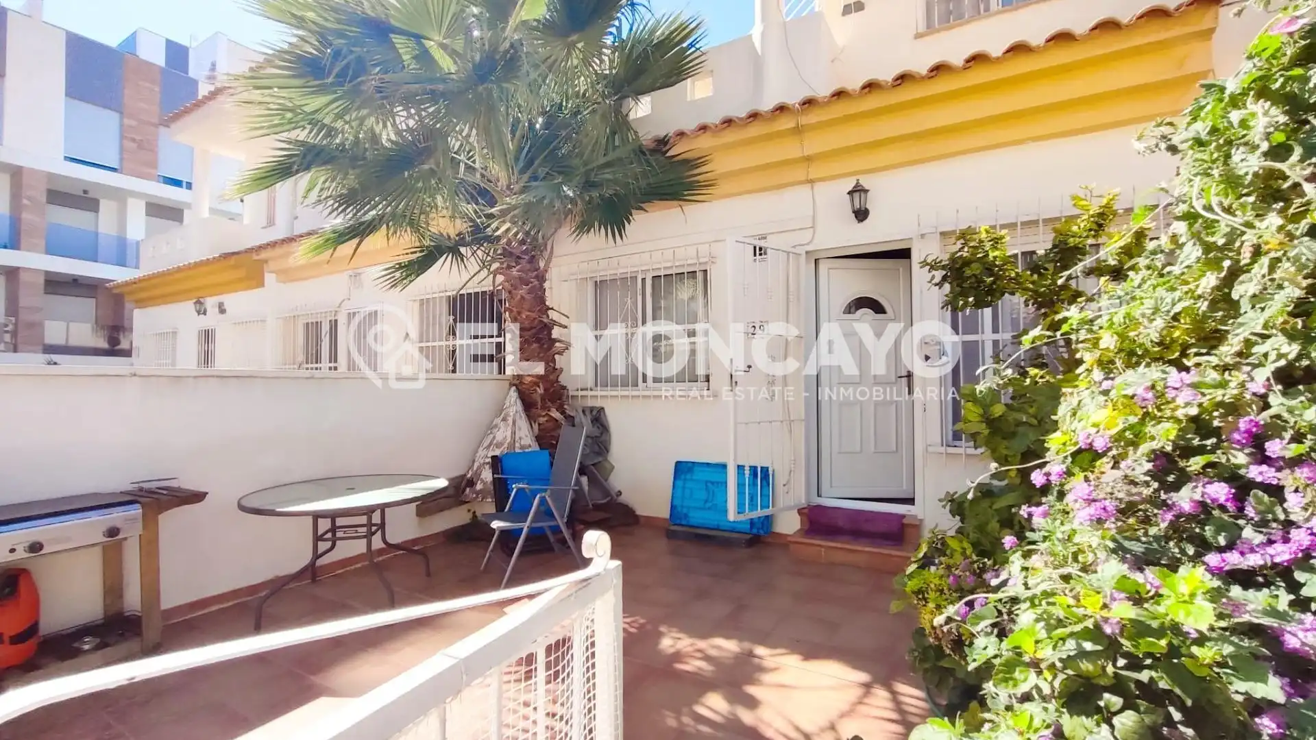 Exterior view of Single-family semi-detached for sale in Orihuela  with Air Conditioner, Private garden and Terrace