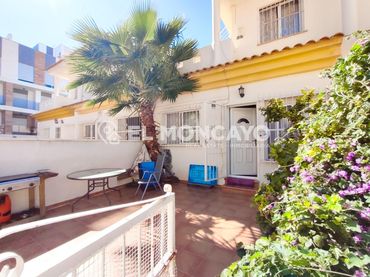 Adossat amb piscina en venda a Orihuela Costa