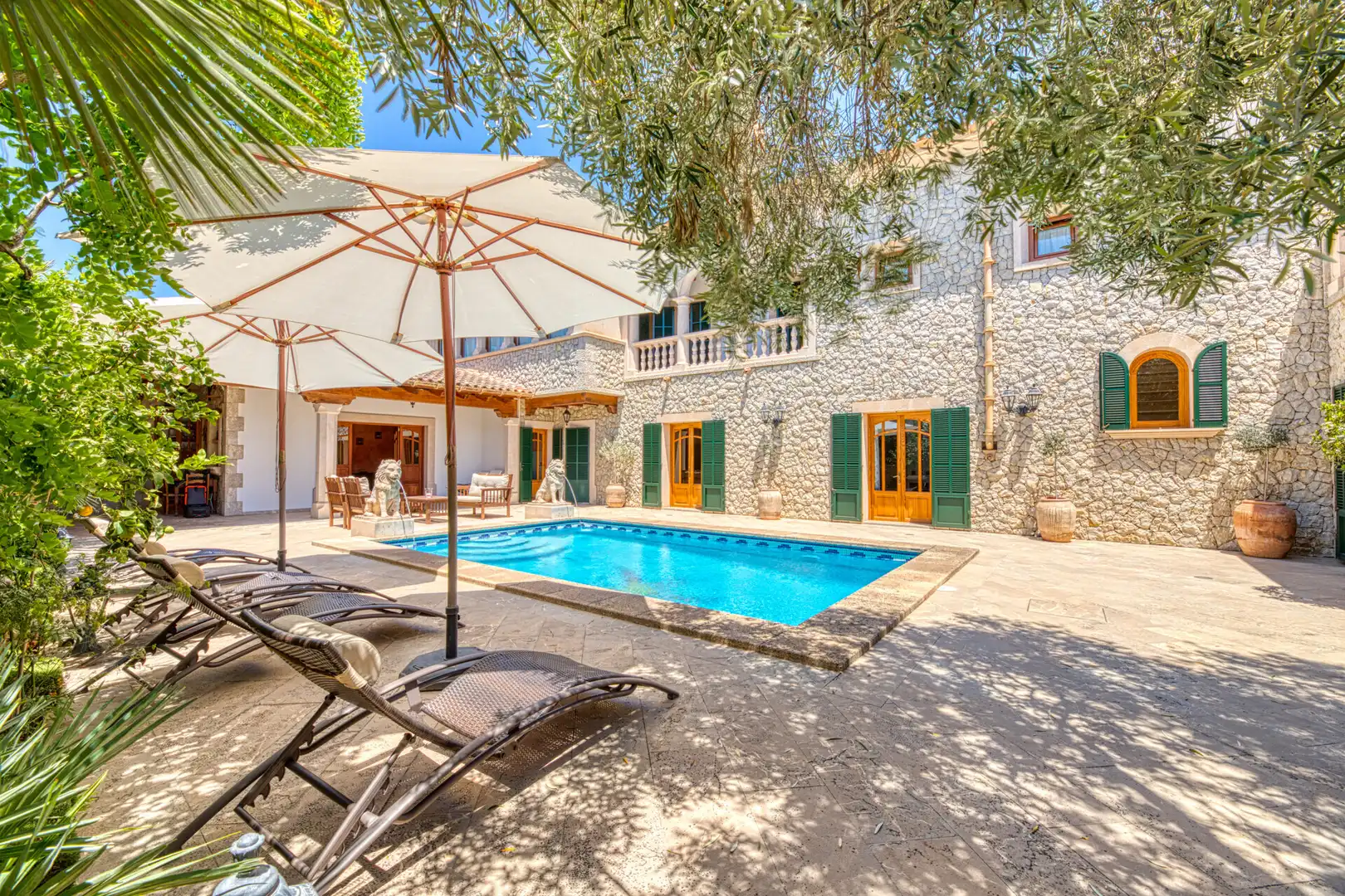Exterior view of Houses for sale in Calvià  with Private garden