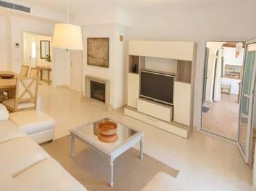 Casa aparellada amb balcó en venda a Maioris-Puig de Ros