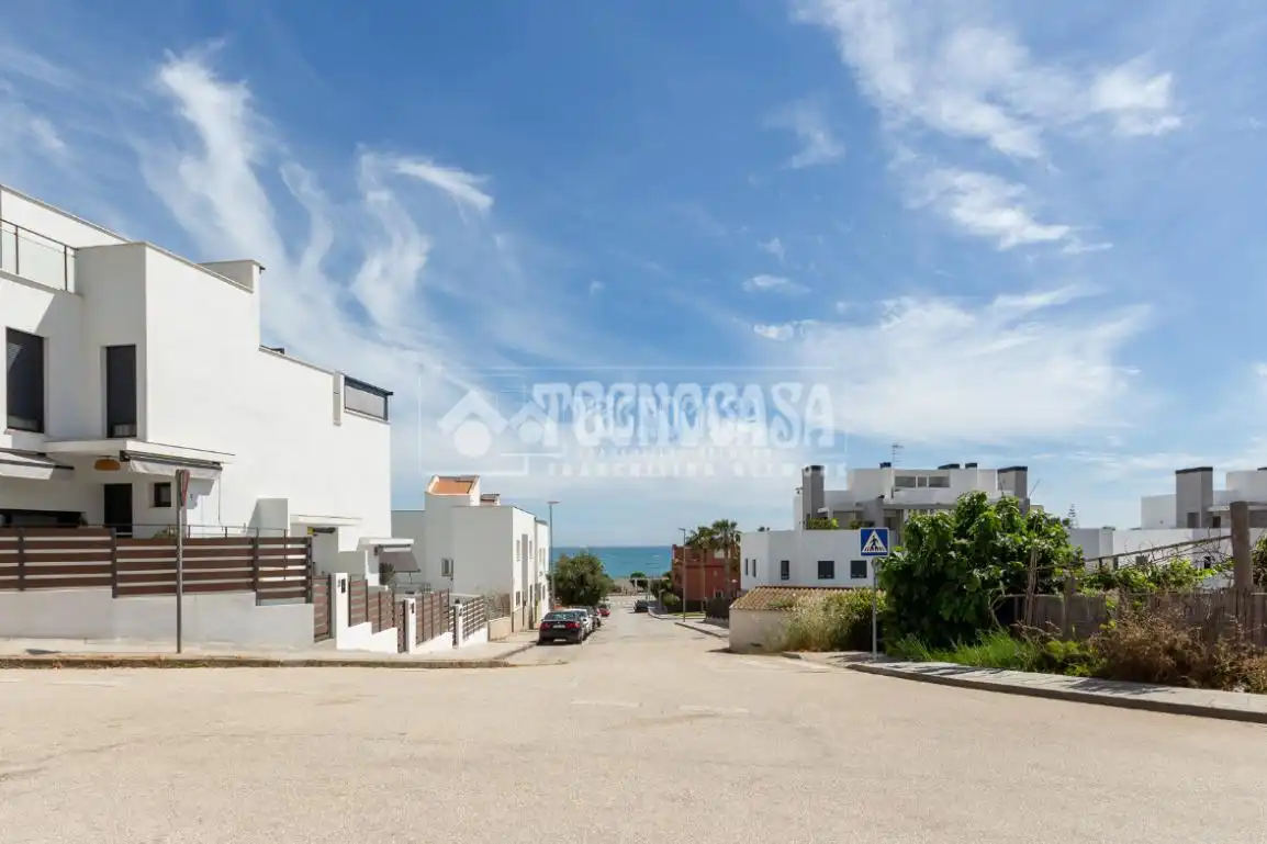 Vista exterior de Pis en venda en Vélez-Málaga amb Aire condicionat, Terrassa i Piscina comunitària
