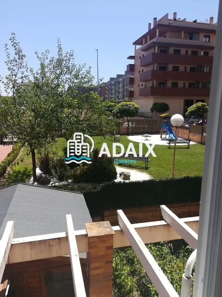 Terrassa de Pis en venda en Cáceres amb Traster i Piscina