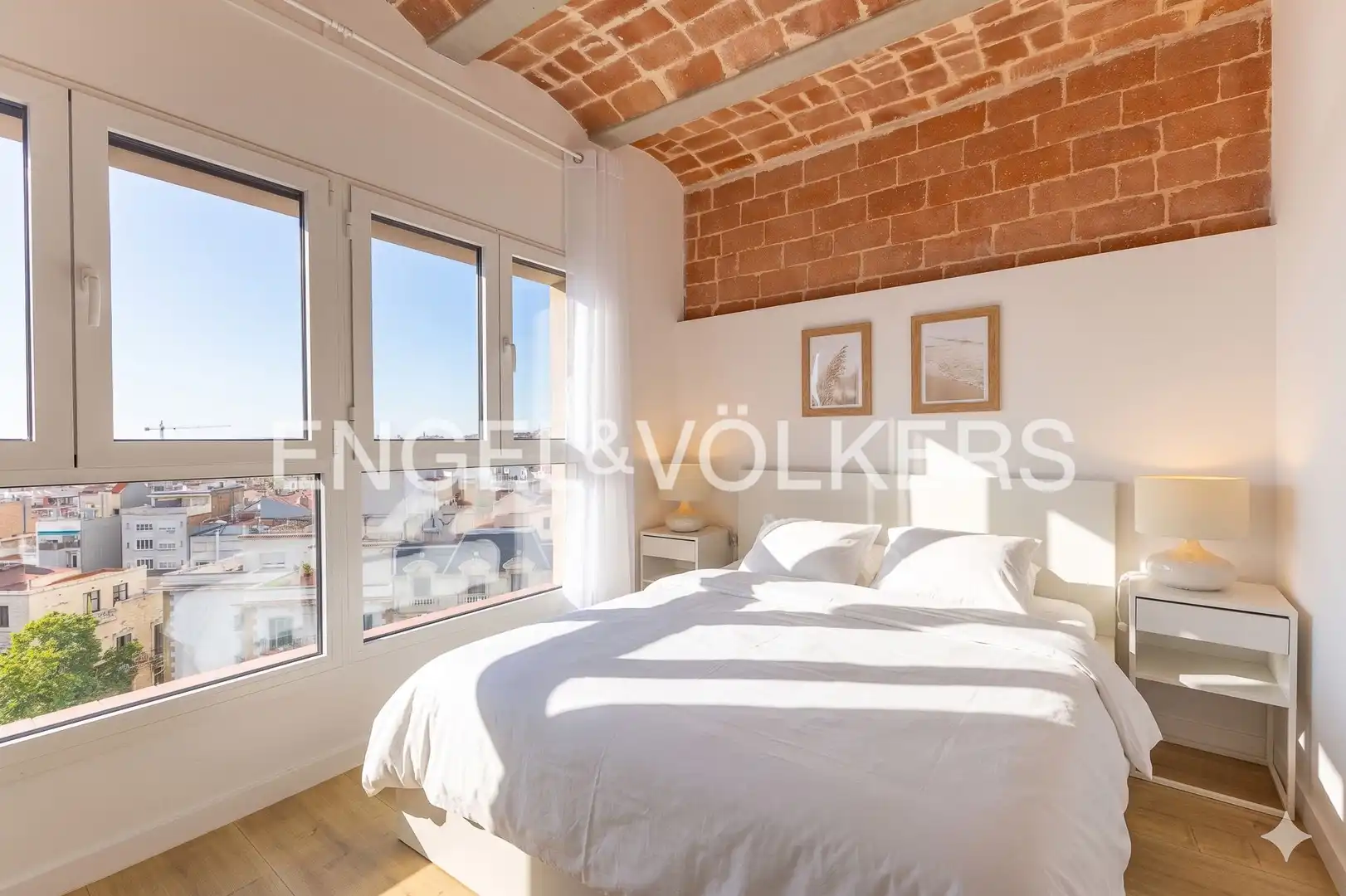 Schlafzimmer von Dachboden zum Verkauf in Barcelona mit Klimaanlage, Heizung und Parkett