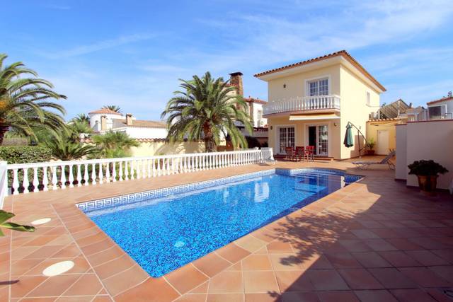 Casa-chalet en Venta en Cap Ras - Creus - Falconera