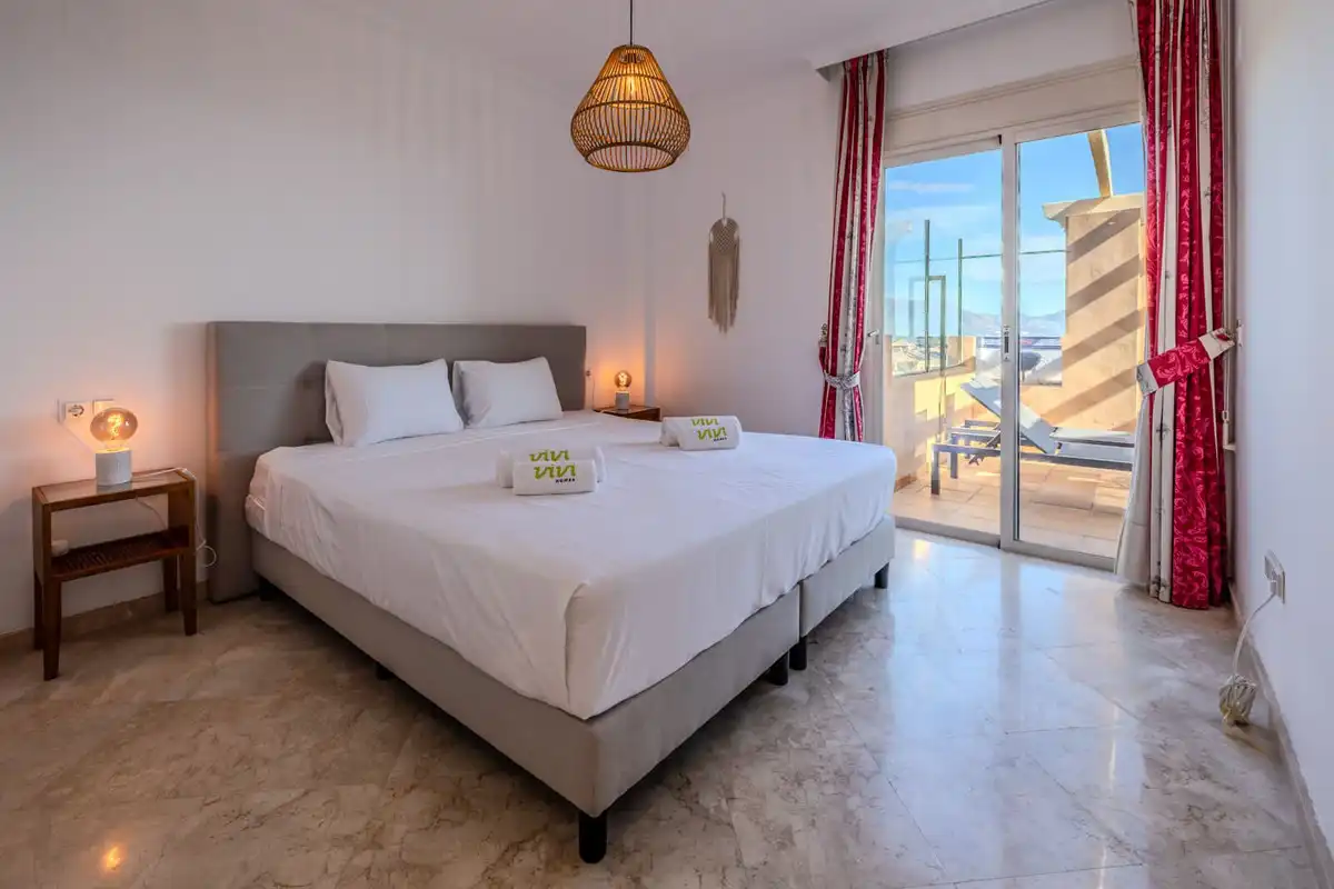 Schlafzimmer von Dachboden zum Verkauf in Ojén mit Klimaanlage, Terrasse und Abstellraum