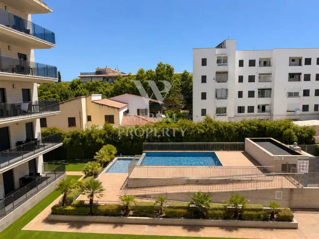Außenansicht von Wohnungen zum Verkauf in Salou mit Klimaanlage, Privatgarten und Möbliert