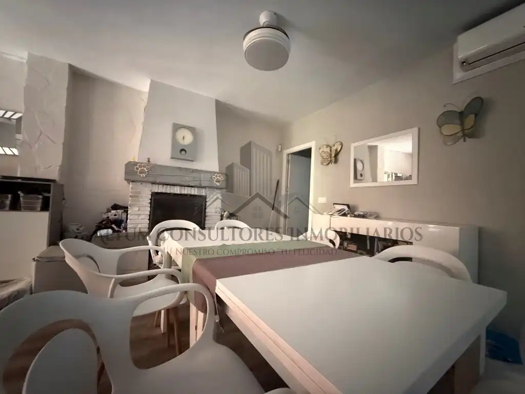 Sala d'estar de Casa o xalet en venda en Sevilla