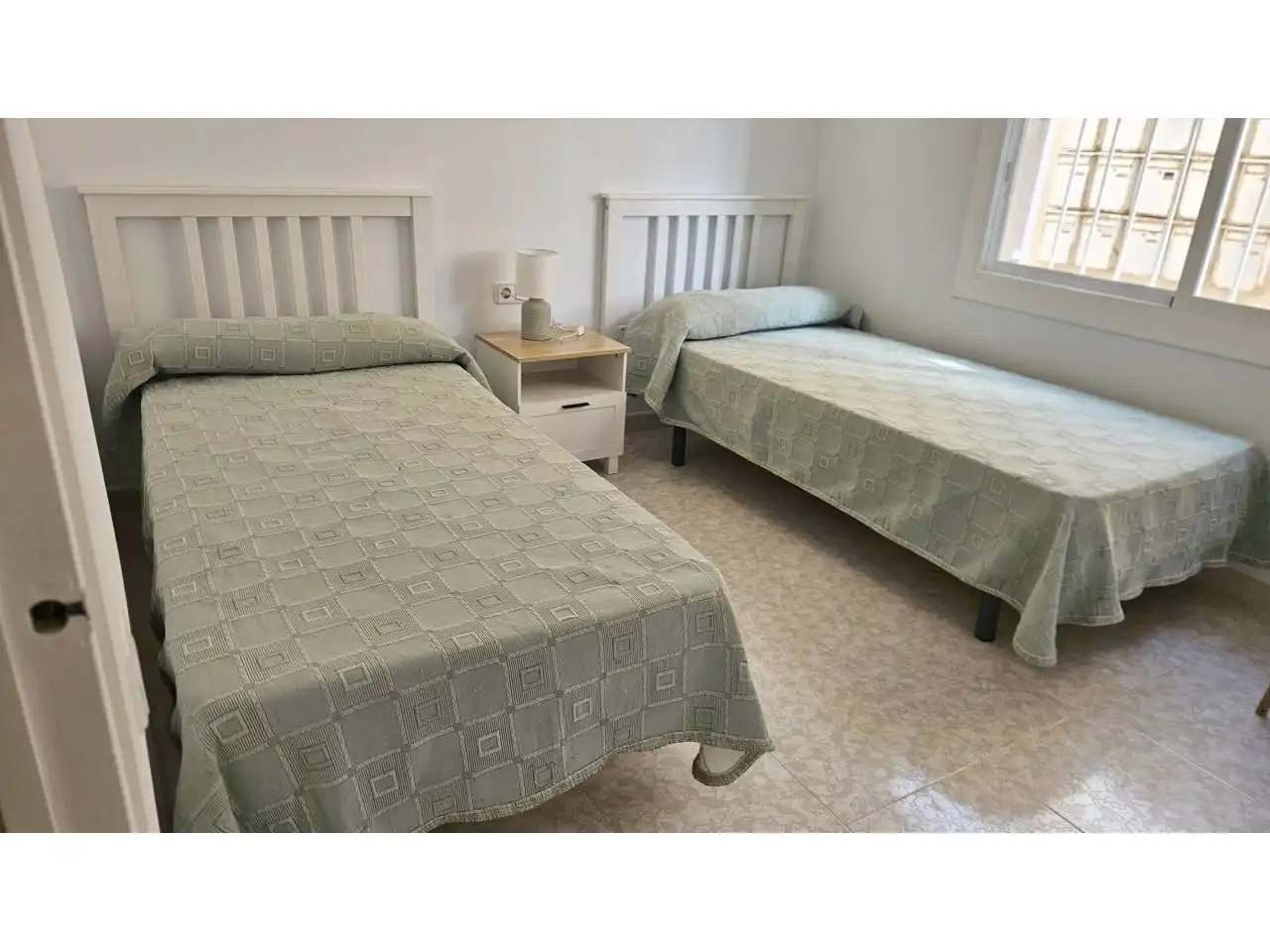 Habitación de Piso de alquiler en Vilanova i la Geltrú con Jardín privado, Terraza y Amueblado
