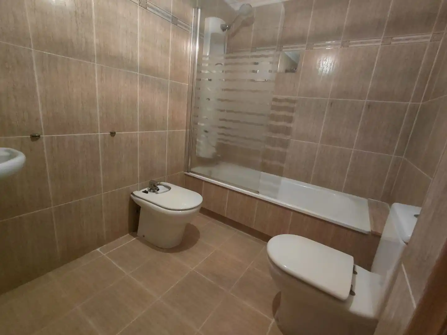 Badezimmer von Wohnung zum Verkauf in O Grove   mit Heizung, Parkett und Terrasse