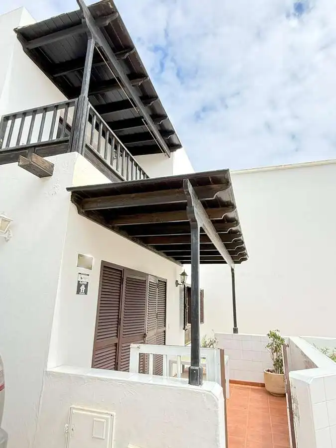Vista exterior de Casa o xalet en venda en Teguise amb Jardí privat, Terrassa i Moblat