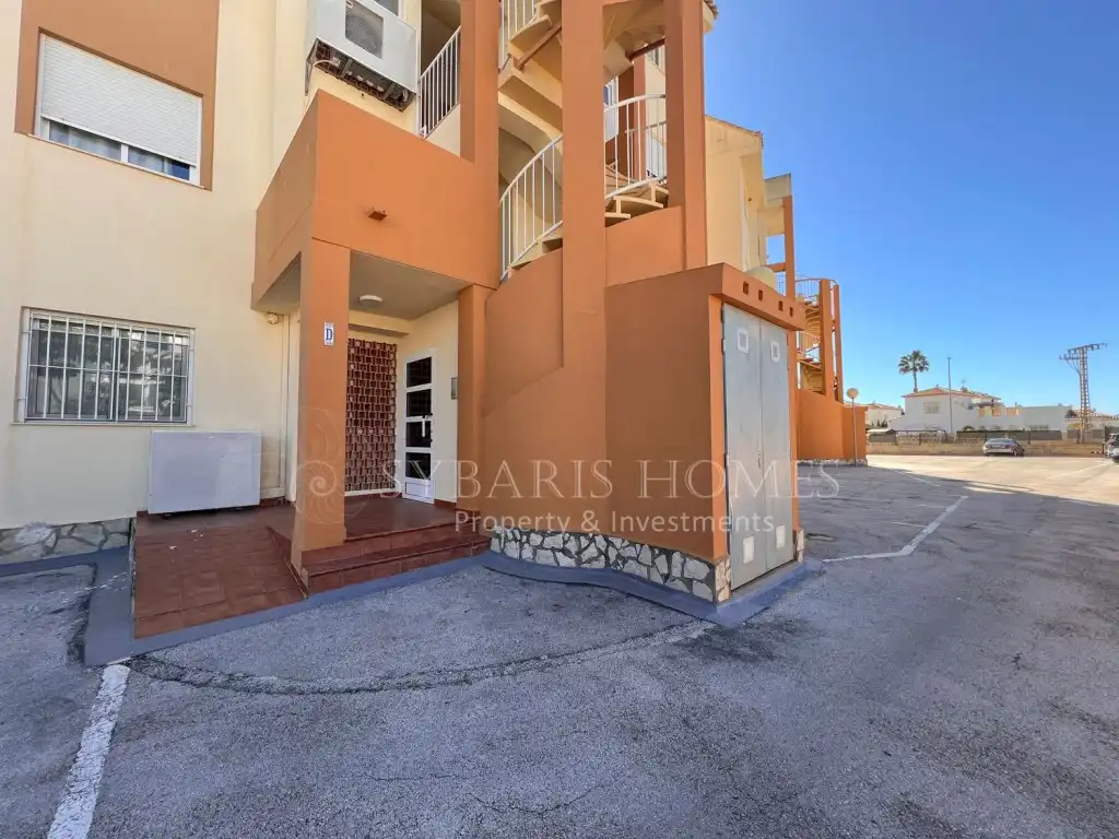 Vista exterior de Apartamento de alquiler en Dénia con Aire acondicionado, Jardín privado y Terraza