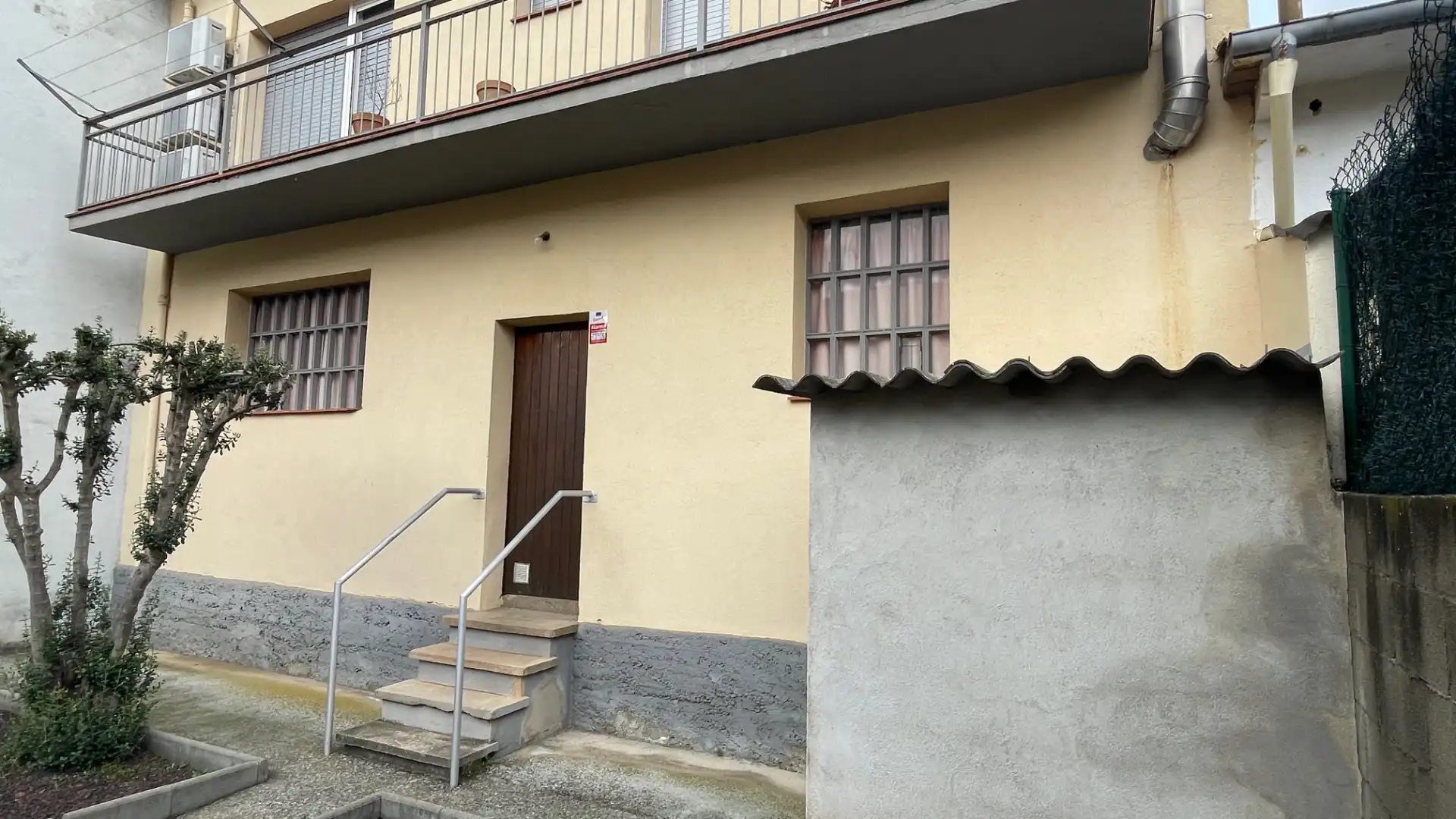 Vista exterior de Casa o xalet en venda en Olot amb Aire condicionat, Calefacció i Jardí privat