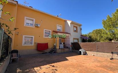 Vista exterior de Casa adosada en venda en Olías del Rey amb Aire condicionat i Calefacció