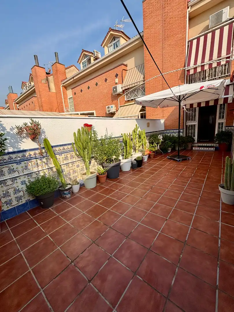 Terraza de Casa adosada en venta en Parla con Aire acondicionado, Calefacción y Jardín privado