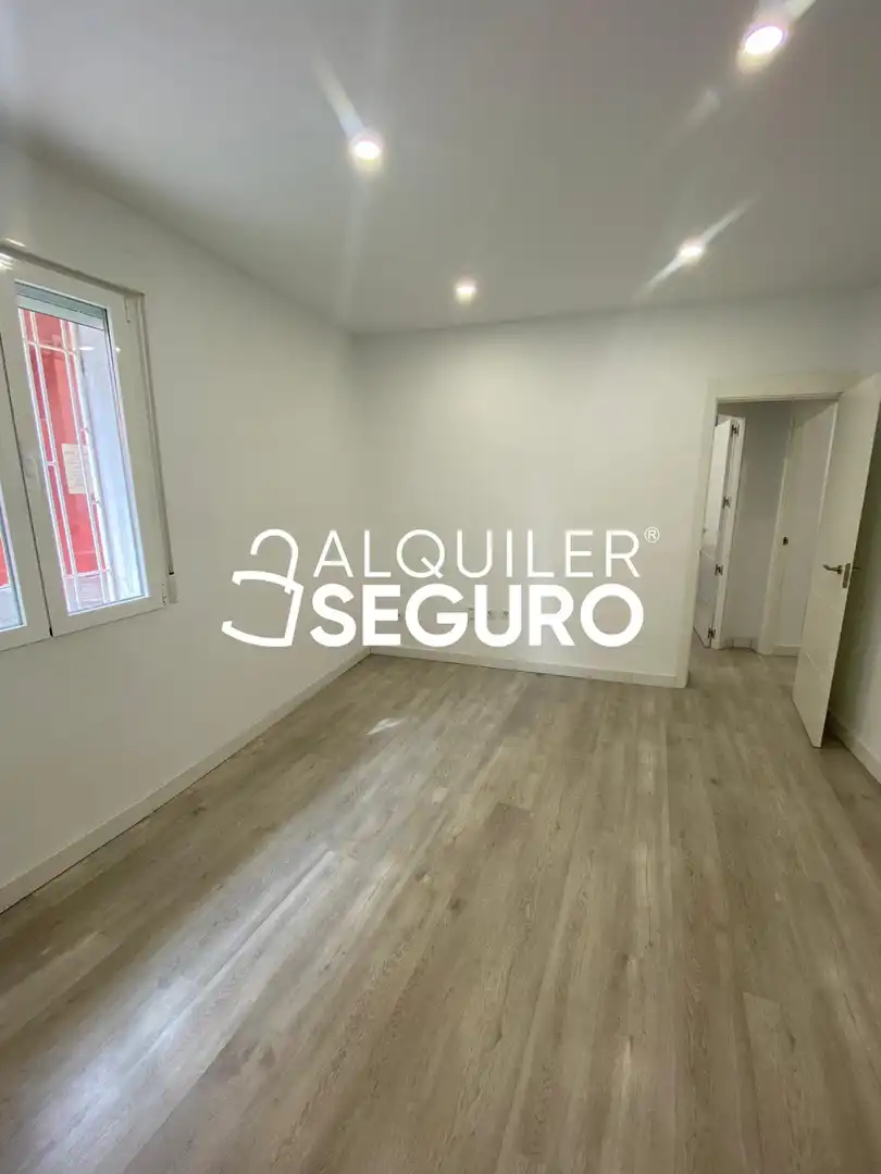 Flat with lift to rent in Fernández Iparraguirre