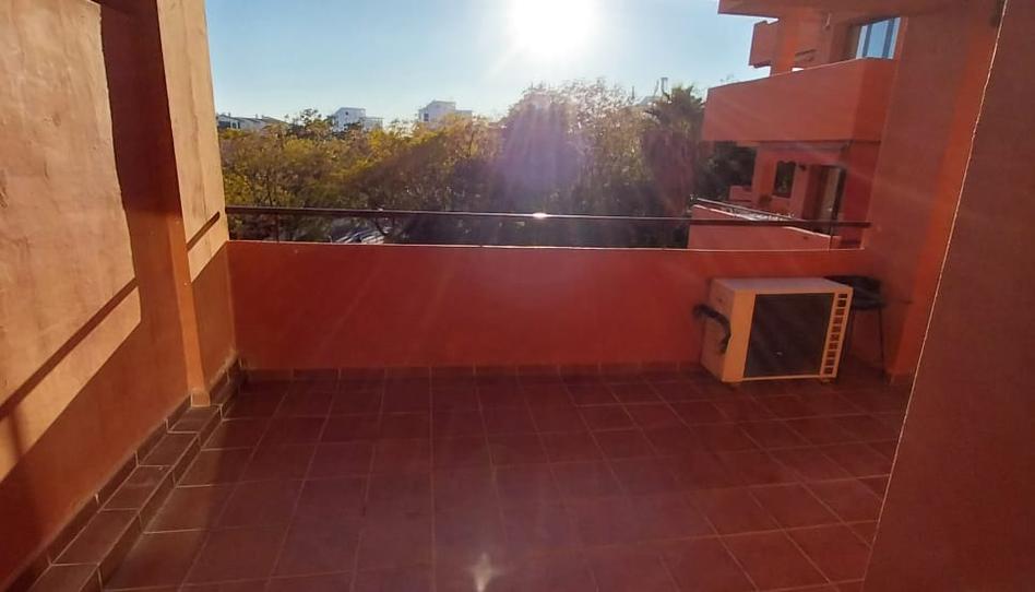 Foto 1 de Pis en venda a Puerto de Estepona, Málaga