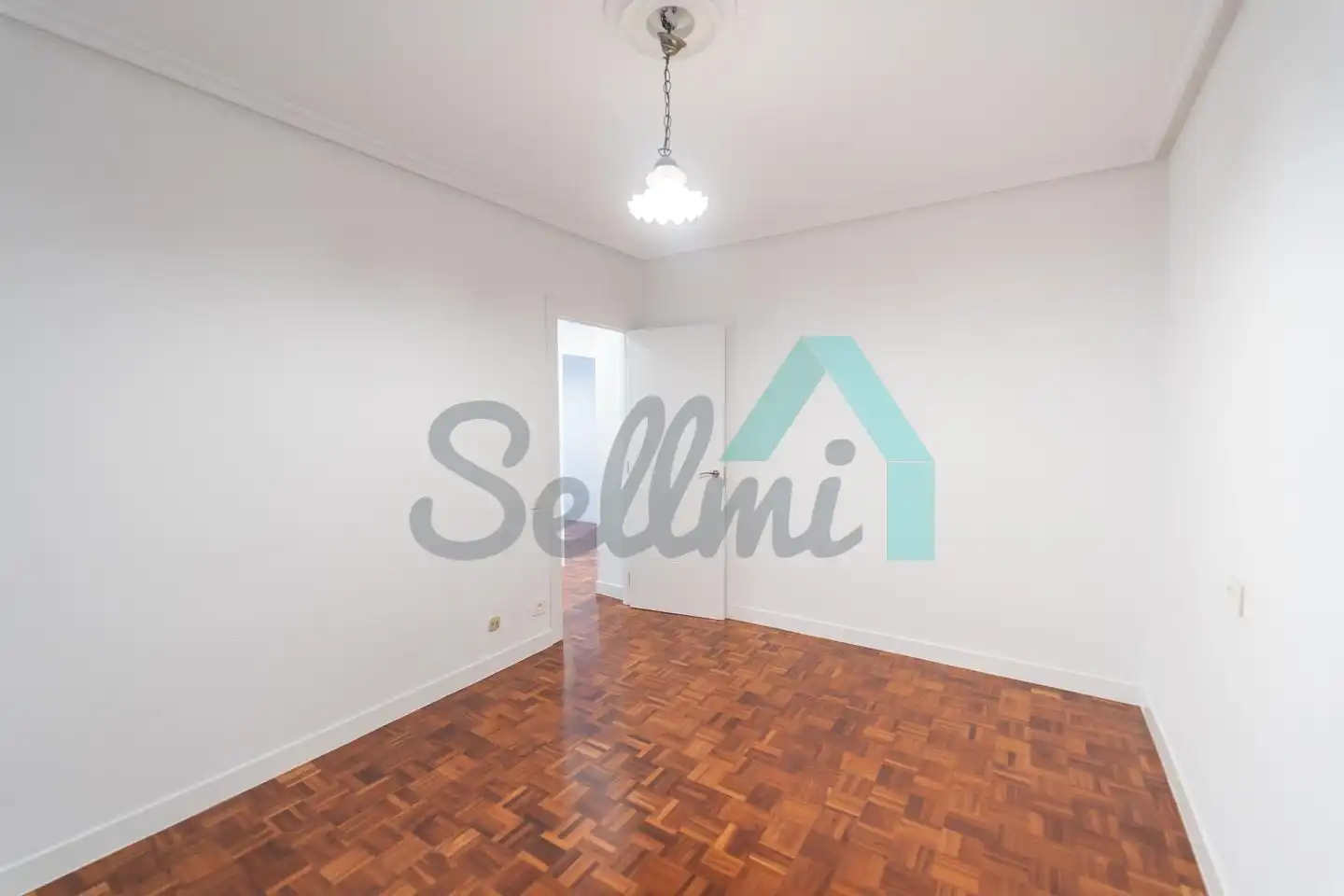 Bedroom of Flat for sale in Oviedo   with Heating, Parquet flooring and Storage room