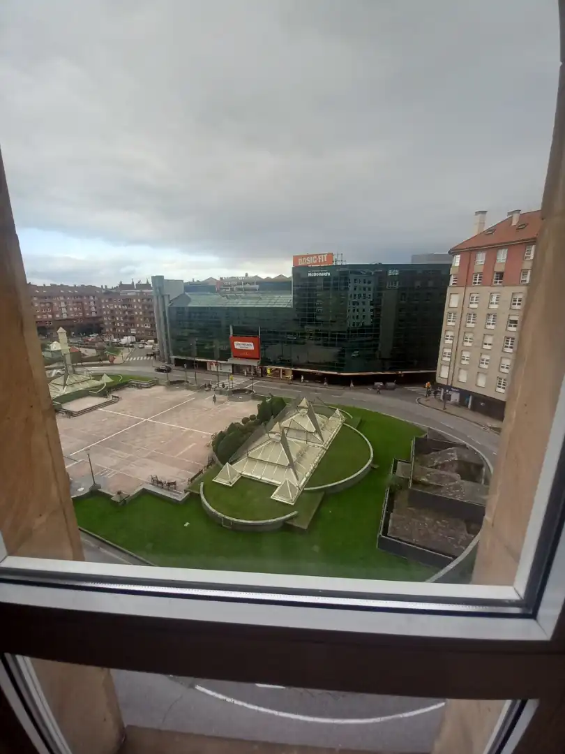 Vista exterior de Pis en venda en Gijón  amb Calefacció