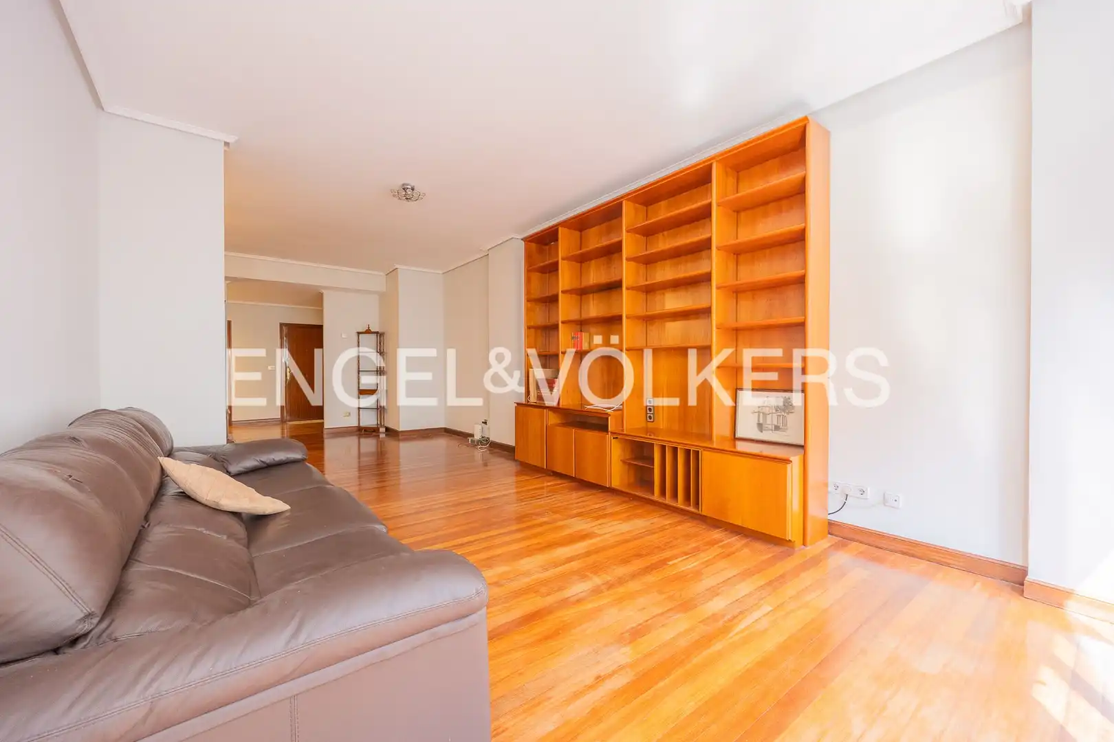 Wohnzimmer von Wohnung zum Verkauf in Bilbao  mit Heizung, Parkett und Balkon