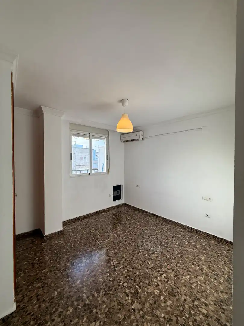 Schlafzimmer von Wohnung zur Miete in Chiva mit Klimaanlage und Terrasse