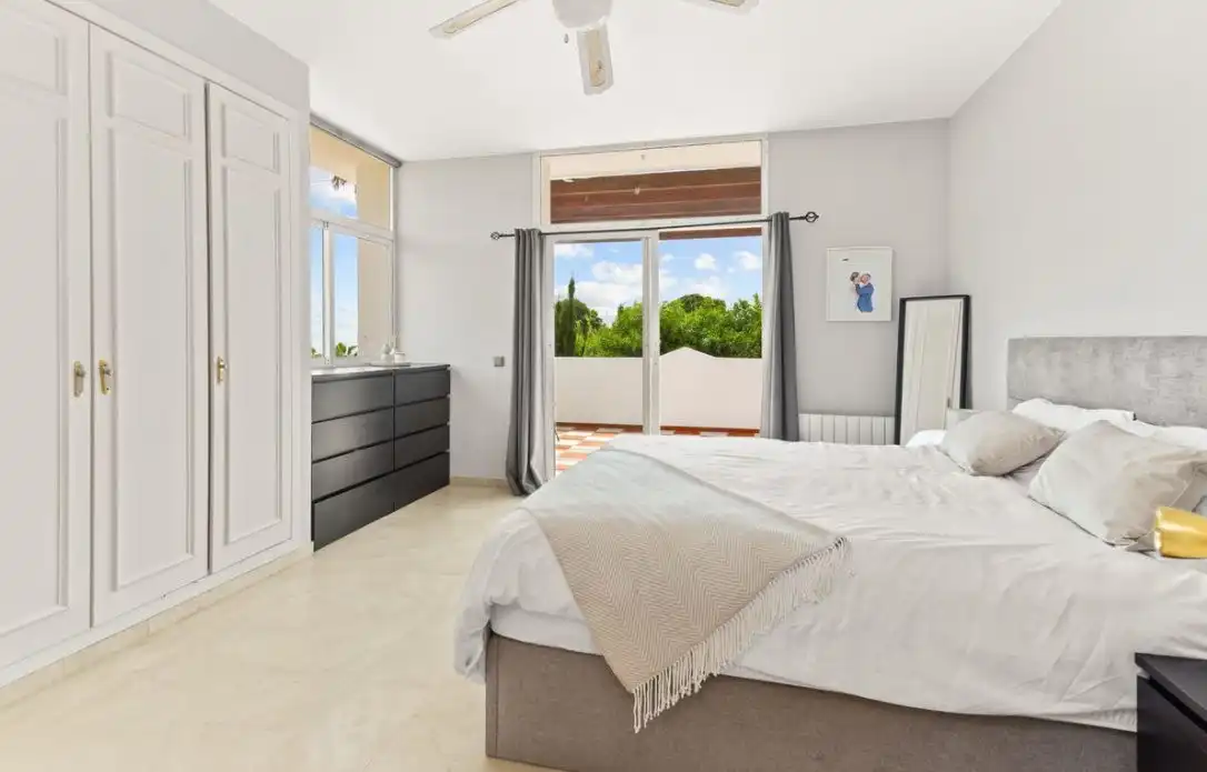 Bedroom of Houses for sale in Estepona Pueblo