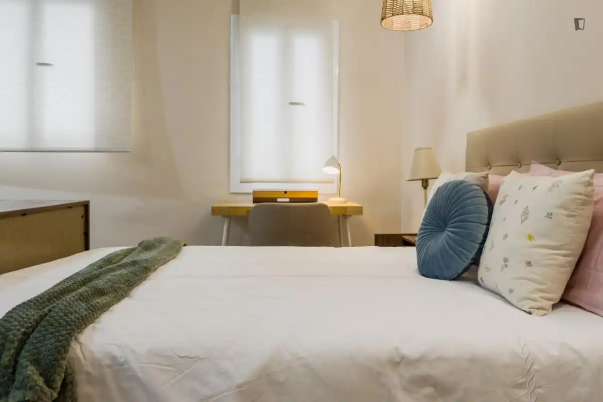 Schlafzimmer von Wohnungen zur Miete in Barcelona mit Klimaanlage, Heizung und Möbliert