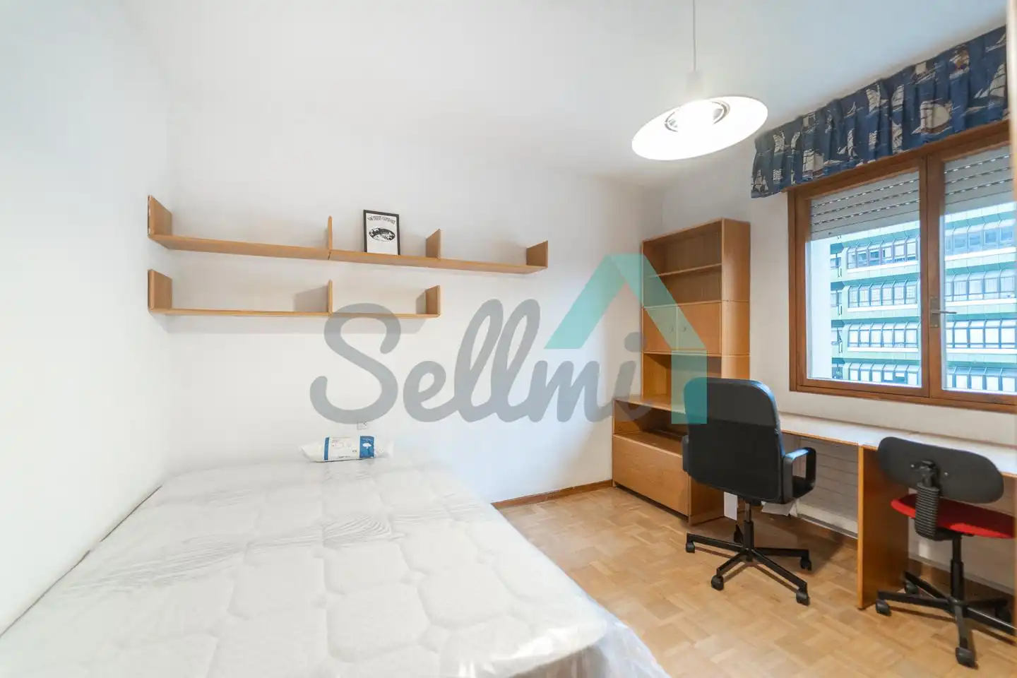 Bedroom of Flat for share in Oviedo   with Heating, Parquet flooring and Furnished