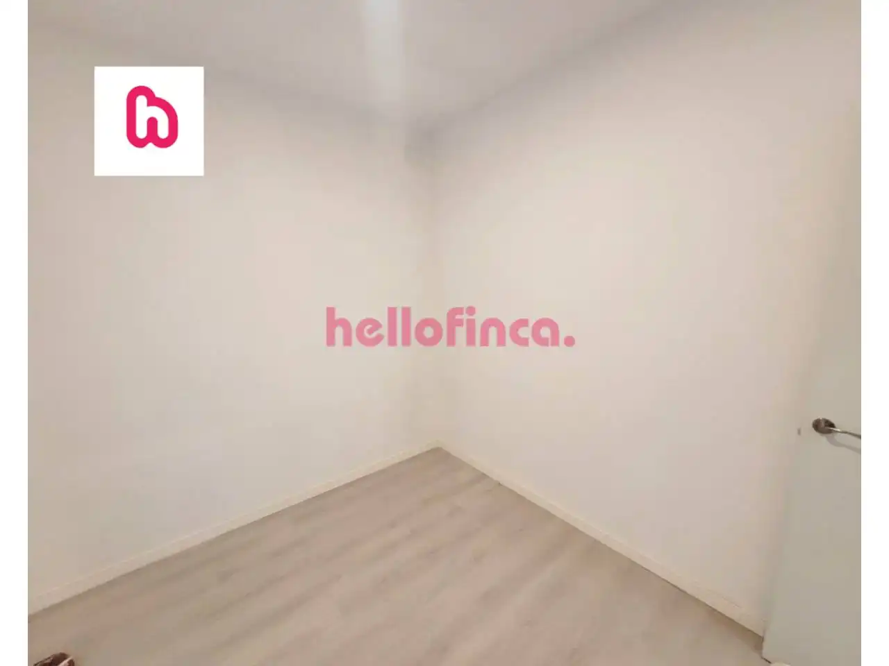 Habitación de Piso en venta en Barcelona con Calefacción, Parquet y Terraza