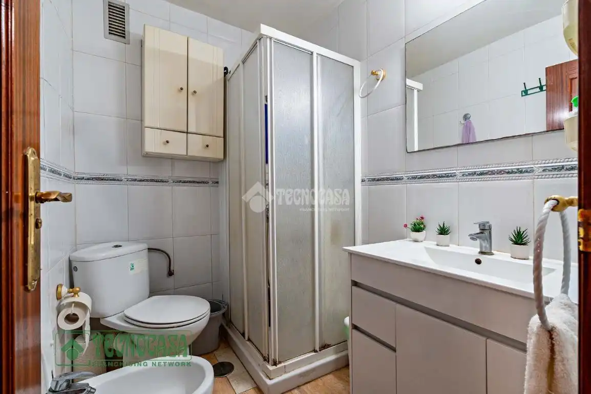 Baño de Piso en venta en El Ejido con Aire acondicionado, Terraza y Amueblado