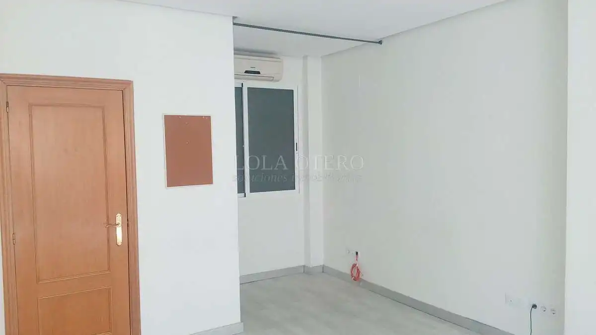 Office space with lift to rent in Ciutat Vella, imagen 3