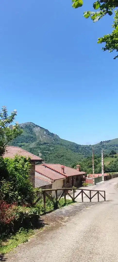 Vista exterior de Casa adosada en venda en Caso amb Balcó