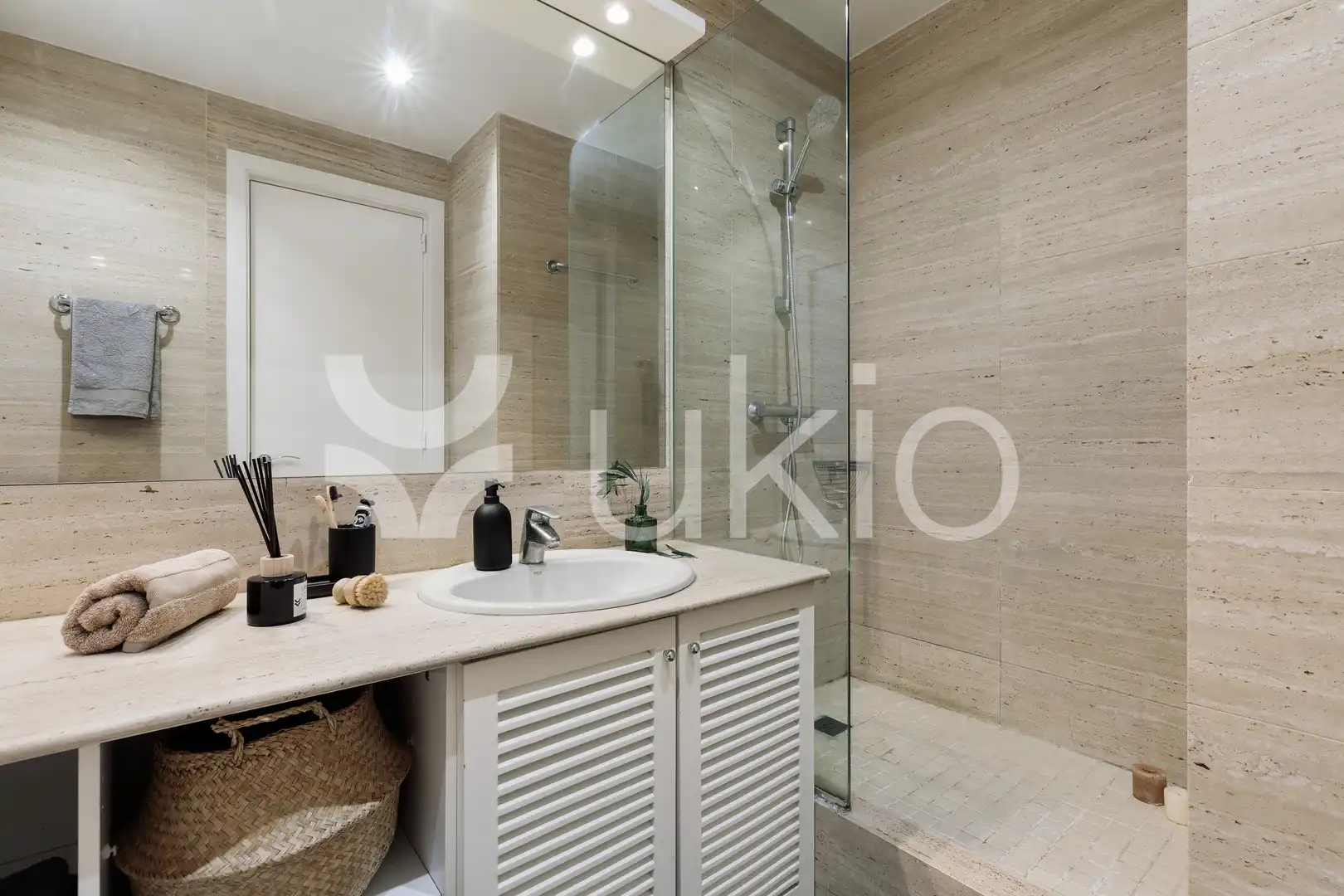 Baño de Apartamento de alquiler en Barcelona con Aire acondicionado, Calefacción y Amueblado