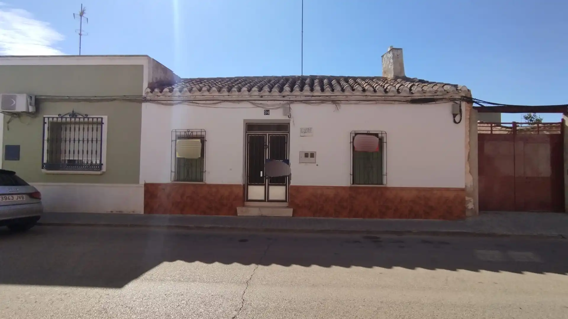 Außenansicht von Einfamilien-Reihenhaus zum Verkauf in Tomelloso