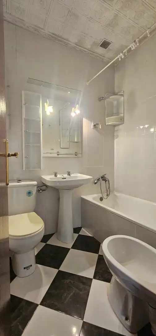 Baño de Casa adosada en venta en Torrevieja con Jardín privado, Trastero y Amueblado